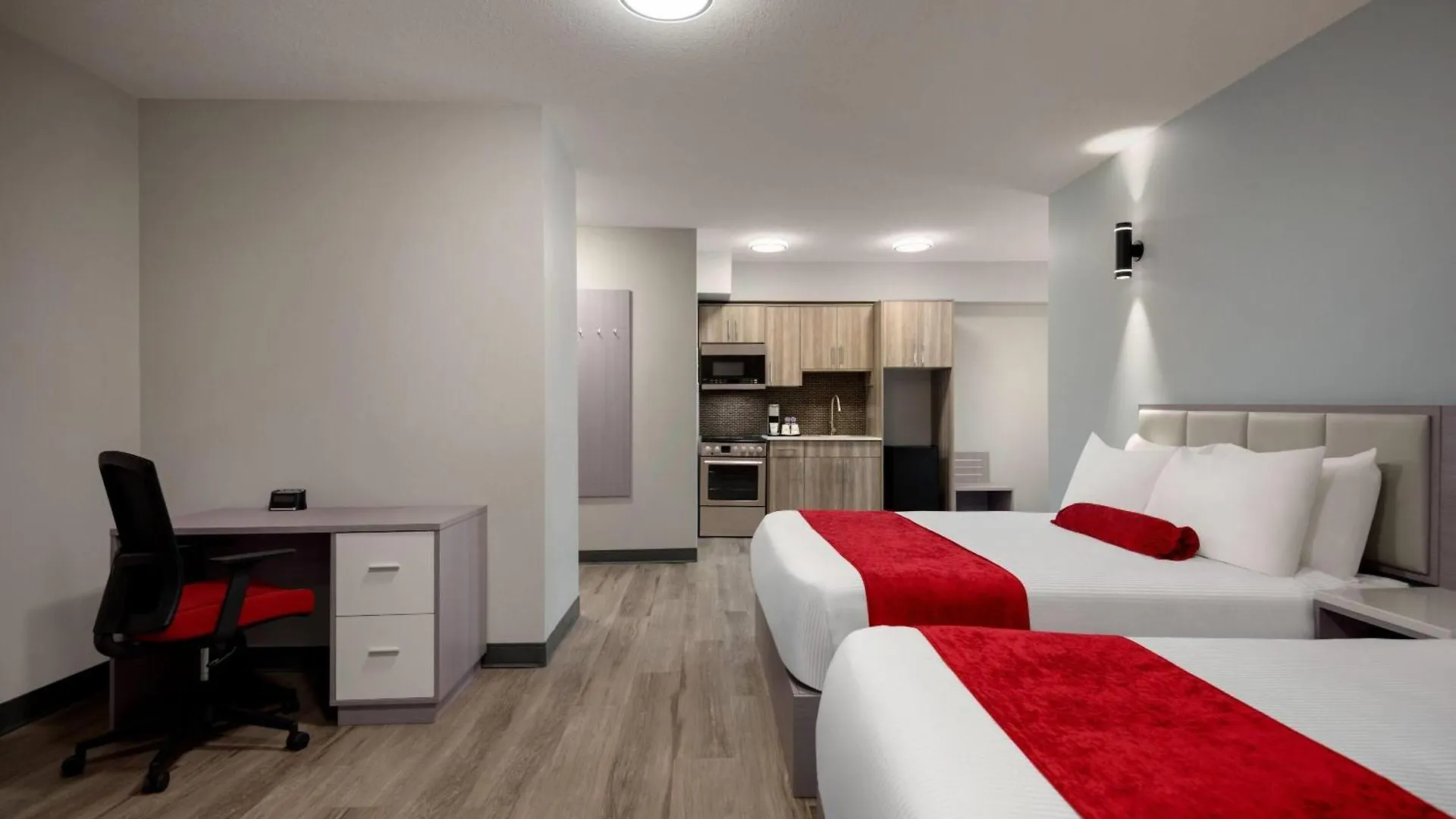 Ramada By Wyndham West Edmonton Hotel & Suites
