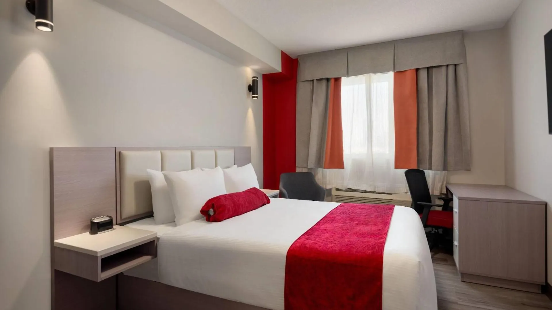 Ramada By Wyndham West Edmonton Hotel & Suites