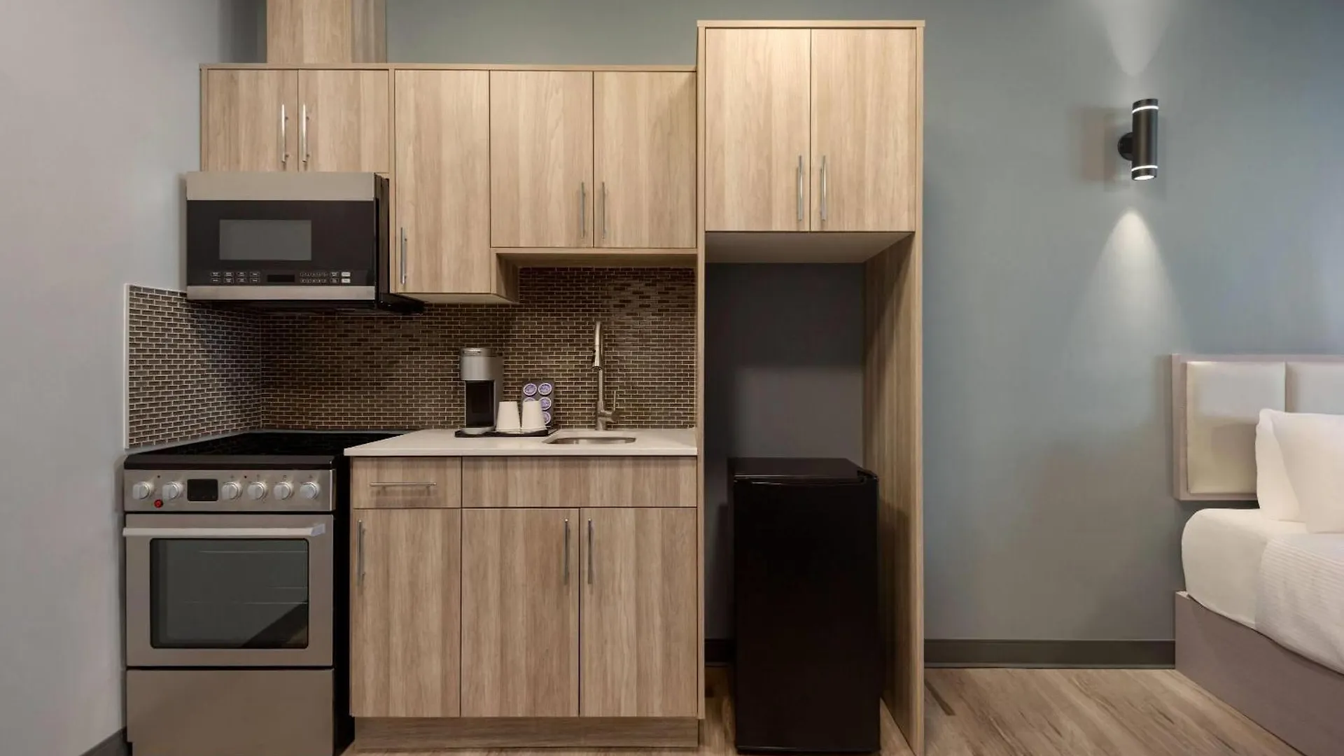Ramada By Wyndham West Edmonton Hotel & Suites