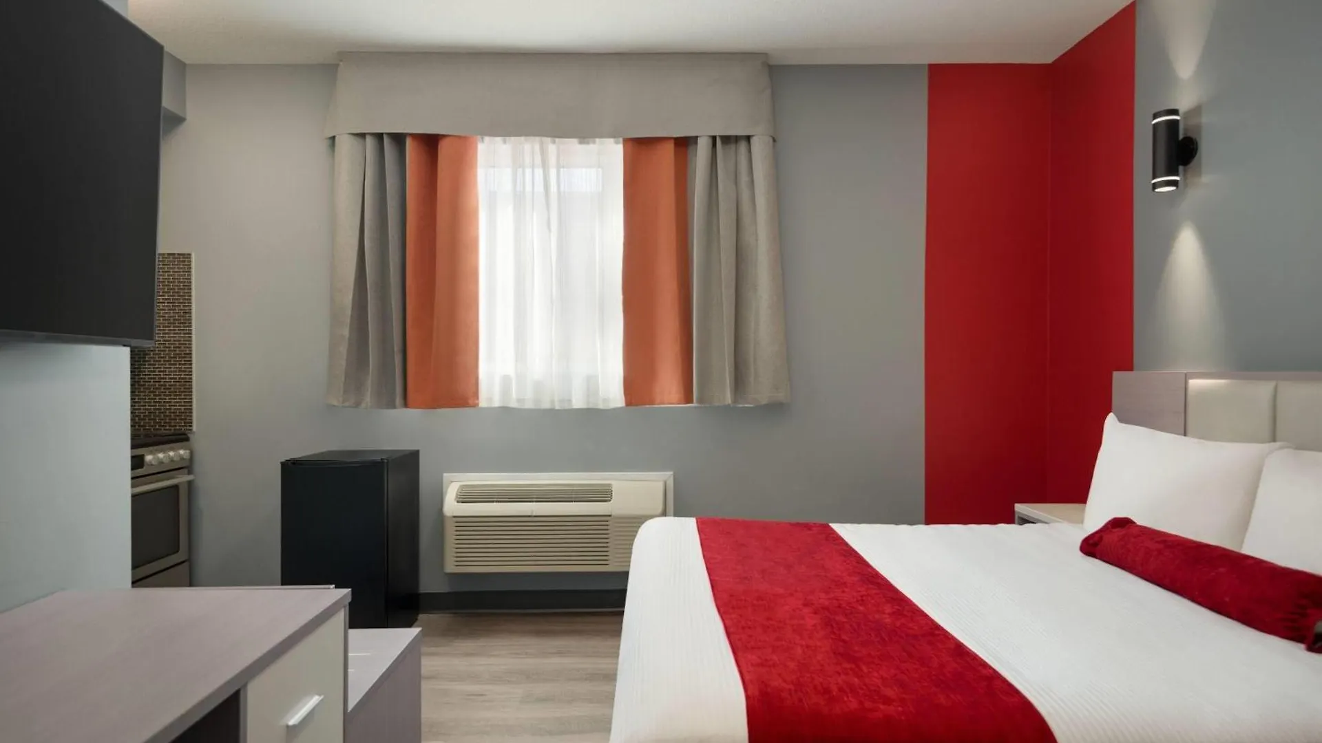 Ramada By Wyndham West Edmonton Hotel & Suites