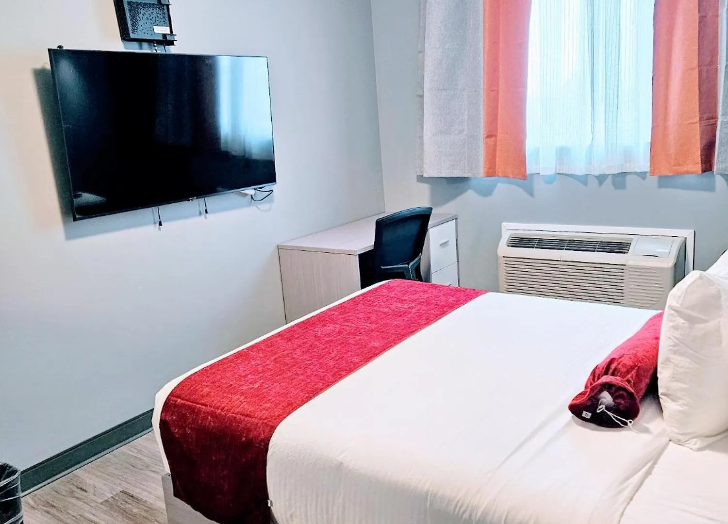 Ramada By Wyndham West Edmonton Hotel & Suites